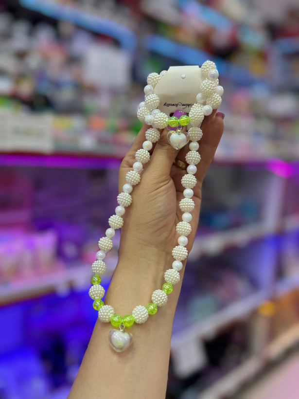 سرویس گردنبند قلب سفید